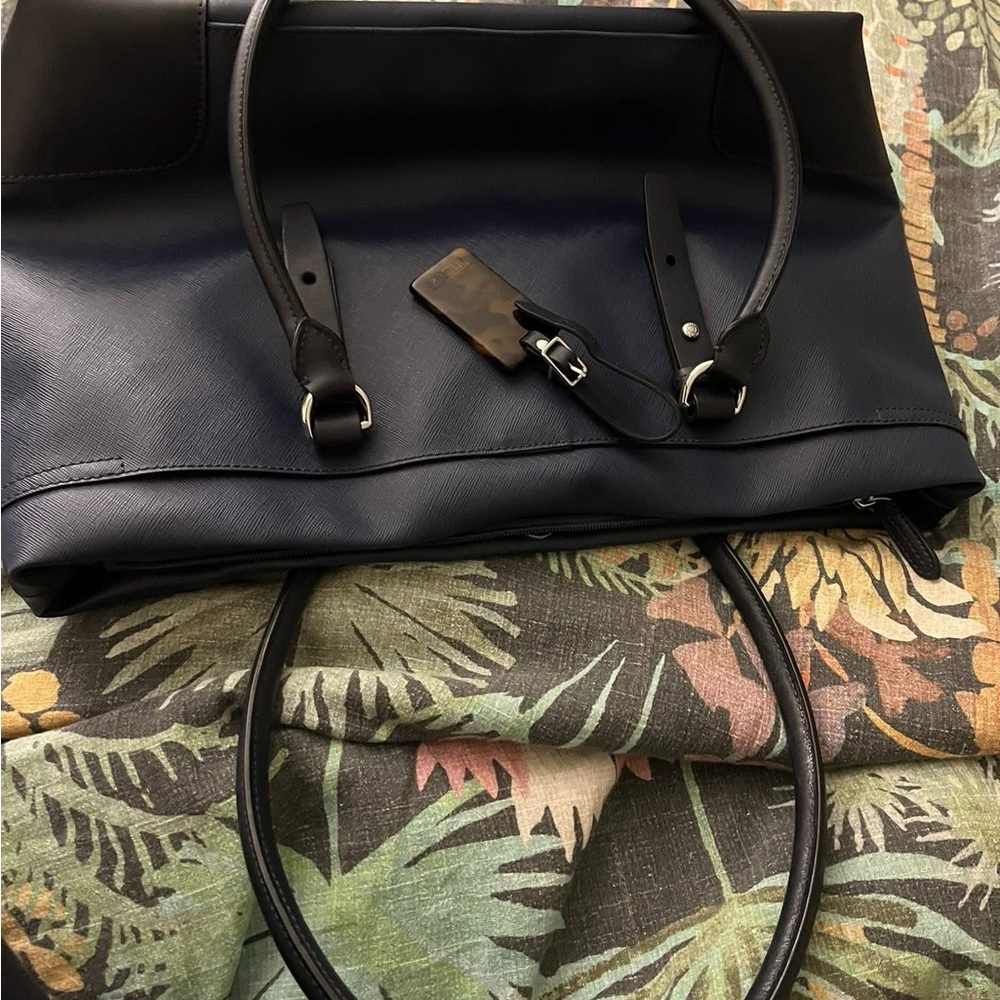 Tumi tote New without tag - Picture 5 of 11